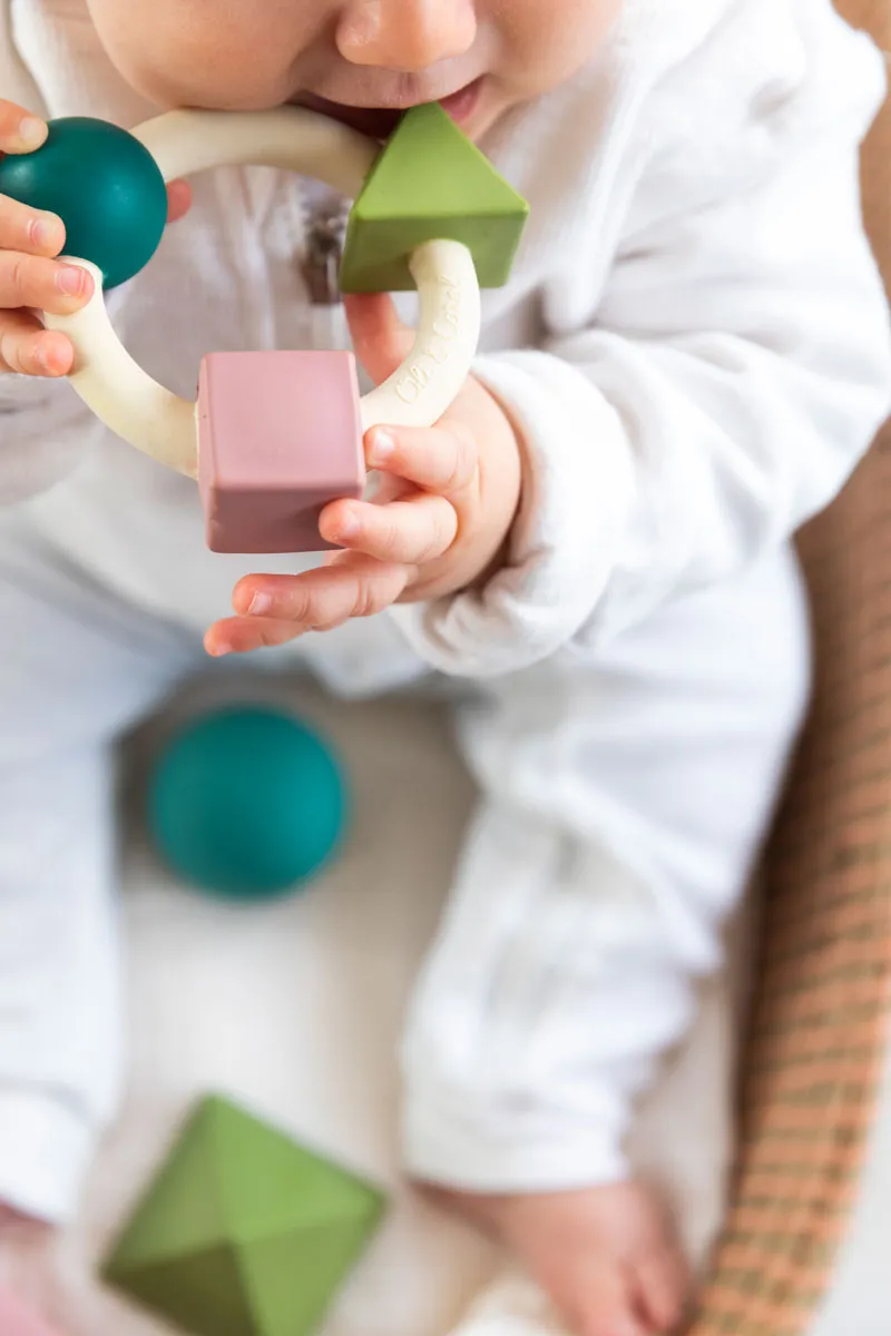 Oli & Carol X Bauhaus Movement Teething Ring Pastel Colours